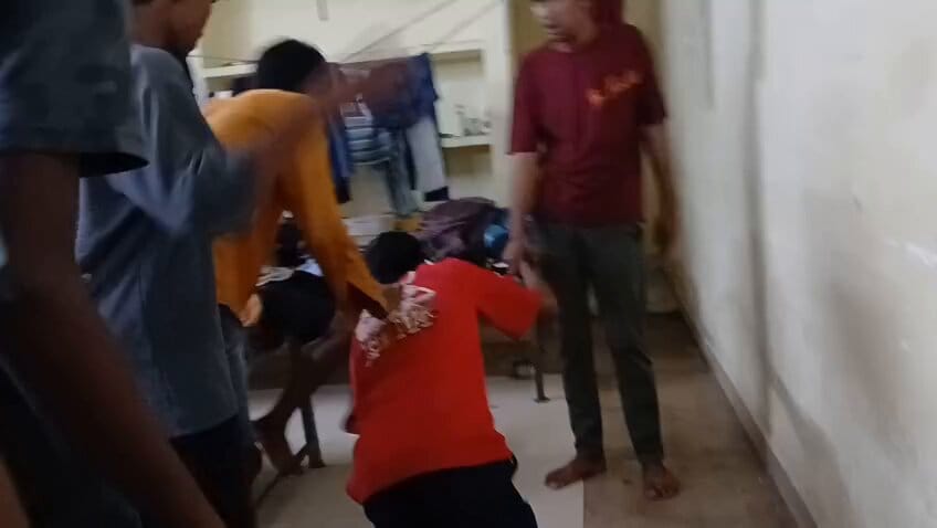 Puttur Siddhartha College Viral Video: Student Beaten Up by Peers, Ragging Allegations Surface in Andhra Pradesh