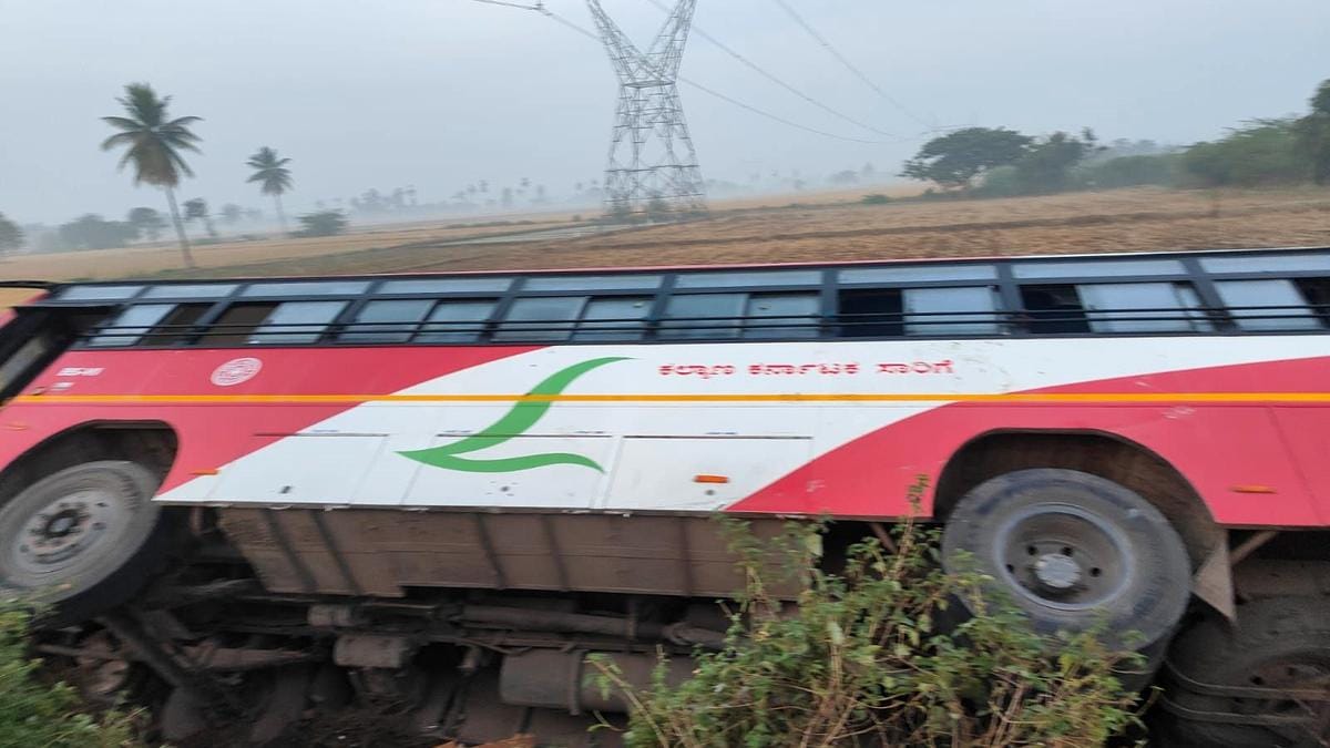 10258_28_11_2024_17_49_21_2_BUS_TOPPLES_2