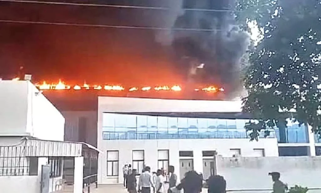 Massive Fire Erupts at CMR Aluminium Factory in Yerpedu, 8 Workers Hospitalised