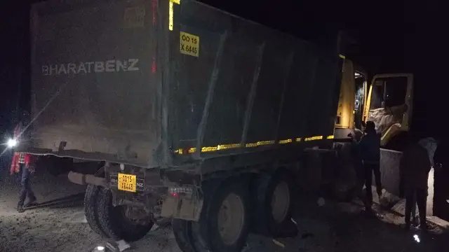 Odisha truck accident near Boudh-Kandhamal border kills three and injures over ten; Hyva truck crashes into pickup van carrying labourers — October 2025.