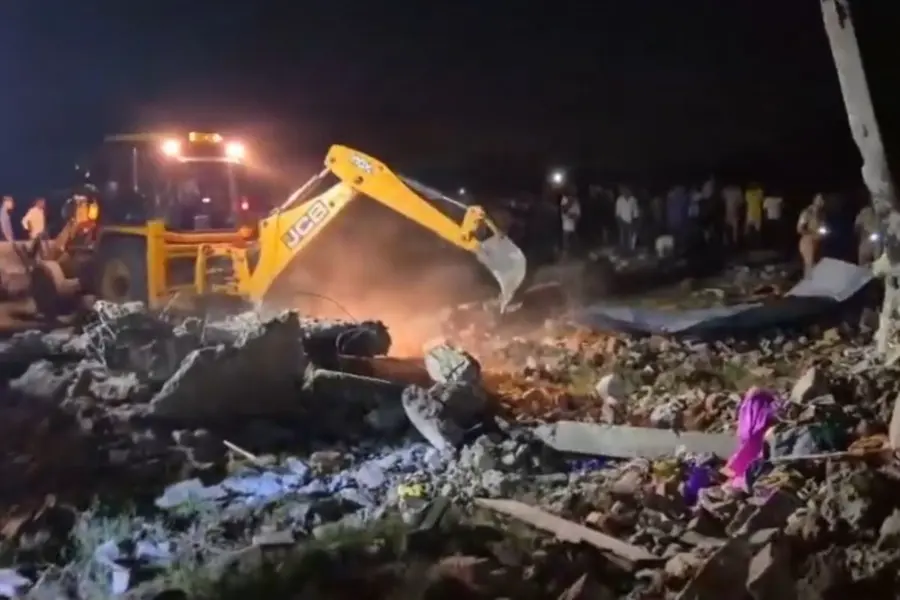 💥 Ayodhya Blast: 5 Killed, Several Injured as House Collapses After Powerful Explosion in Pagla Bhari Village | Rescue Ops On