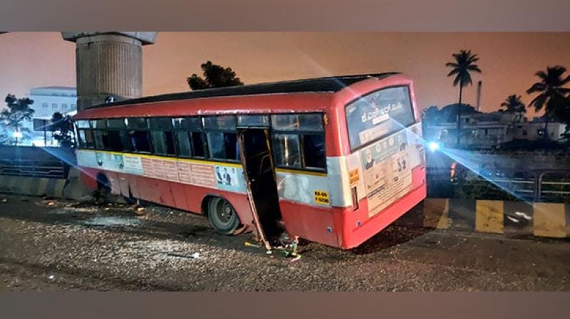 🕉️ Karnataka Tragedy: Four Devotees on Padayatra Killed After Bus Runs Over Them in Koppal | Several Injured