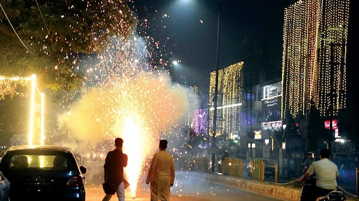 Delhi Air Quality Plunges to ‘Very Poor’ on Diwali; 34 Stations in Red Zone