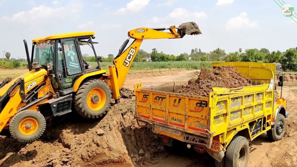 Siddaramaiah’s Economic Advisor Alleges Officials Backing Sand Mafia, Says Karnataka Lost ₹400 Crore